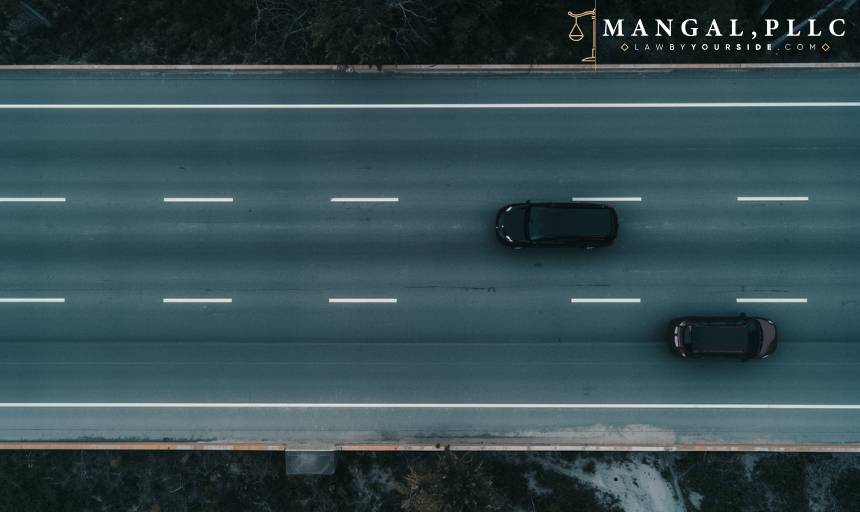Aerial view of a three-lane Florida highway showing the gaps between rows of vehicles where lane splitting occurs.